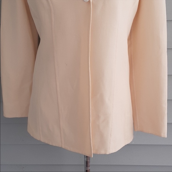 Vintage Donna Karan Blazer - Picture 3 of 10